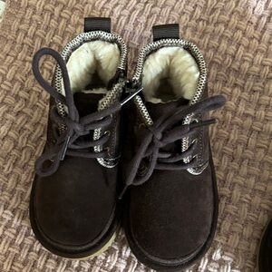 Ugg Neumel chocolate brown  Kids Boots with Fur Lining size 9 toddler boy
